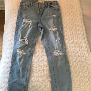 Garage-Ripped Boyfriend Jeans